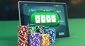 Pokerchips auf einem Online-Pokertisch platziert.