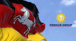 Das Wappen von Niedersachsen und das Logo der Merkur Group.